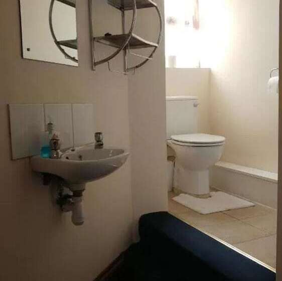 Номер Стандарт, The Three Horseshoes