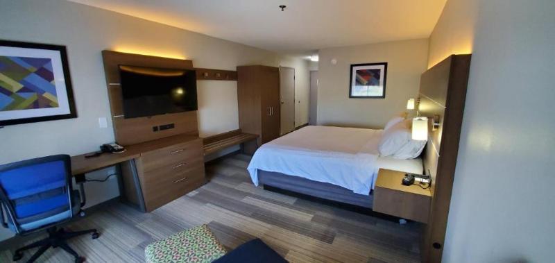 Номер Стандарт Кровать Кинг Адаптированный для Инвалидов, Holiday Inn Express Hotel & Suites Kinston, An Ihg