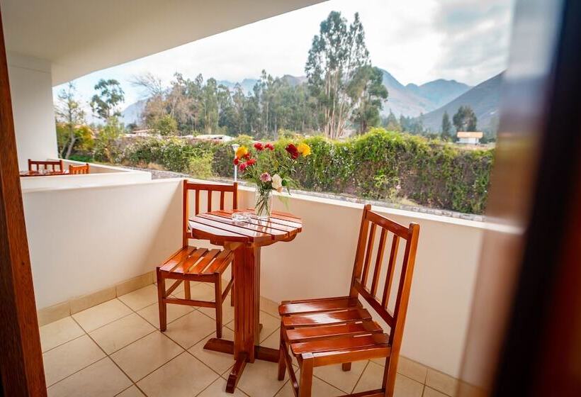 اتاق استاندارد سه نفره, Agustos Urubamba