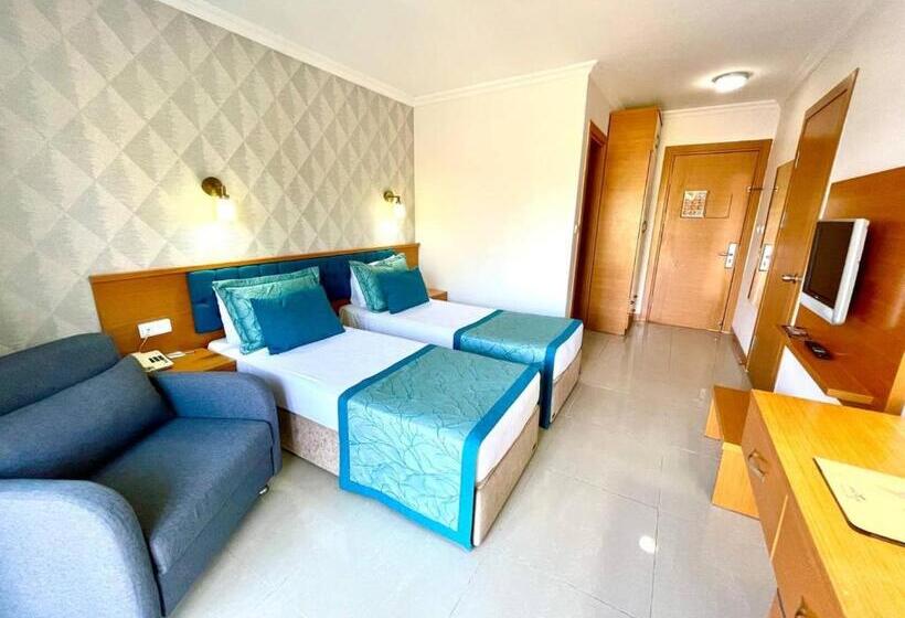 اتاق خانوادگی, Green Forest Holiday Village