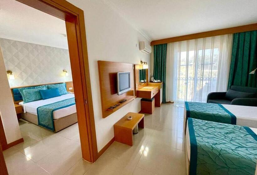 اتاق خانوادگی, Green Forest Holiday Village