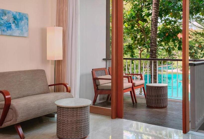 اتاق لوکس با چشم‌انداز استخر, Courtyard By Marriott Bali Nusa Dua Resort