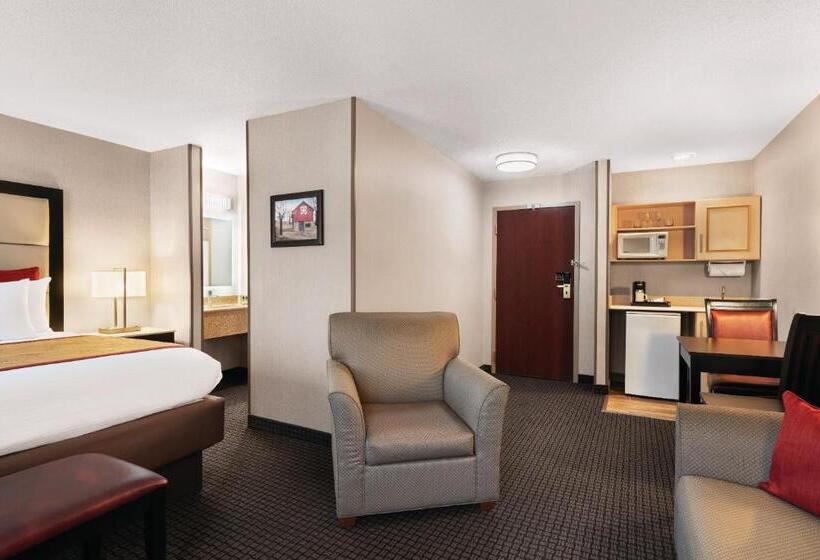 Deluxe Suite King Bed, Hawthorn Suites By Wyndham Lancaster