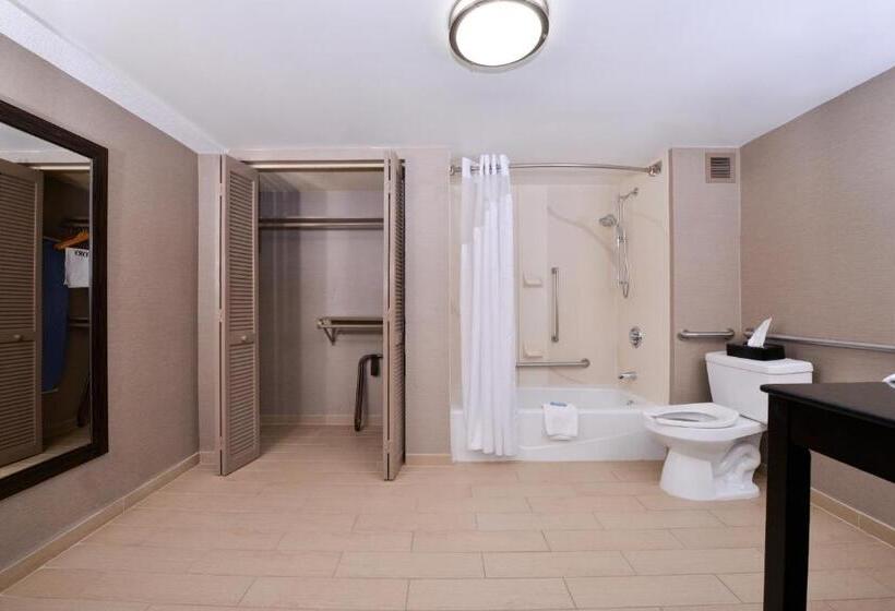 장애인을 위한 스탠다드 룸, Holiday Inn Express Burlington, An Ihg