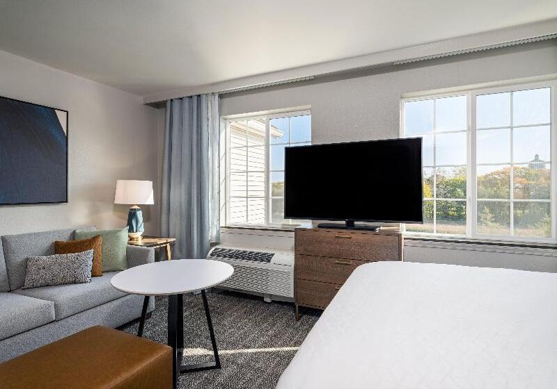 Standard studio with river view, Staybridge Suites Rochester University, An Ihg