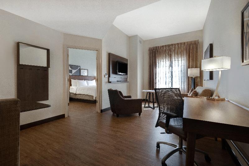 キングサイズベッドのスイートルーム, Staybridge Suites Tallahassee I 10 East, An Ihg
