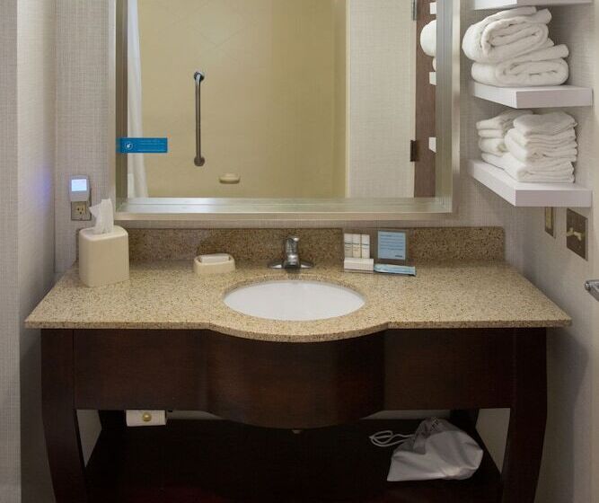 Номер Стандарт, Hampton Inn Raynhamtaunton