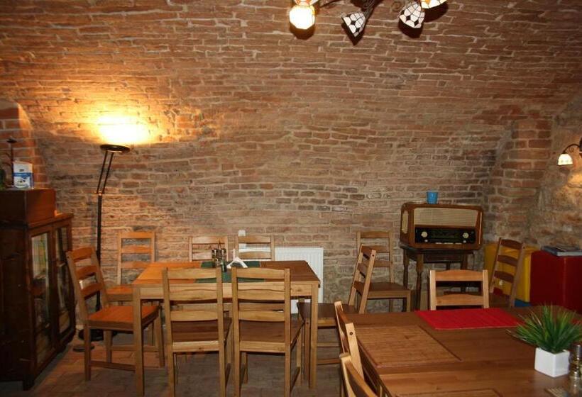 اتاق استاندارد یک تخته با سرویس بهداشتی مشترک, Retro Hostel