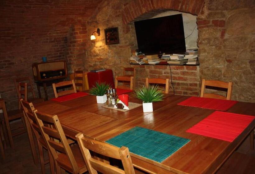 اتاق استاندارد یک تخته با سرویس بهداشتی مشترک, Retro Hostel
