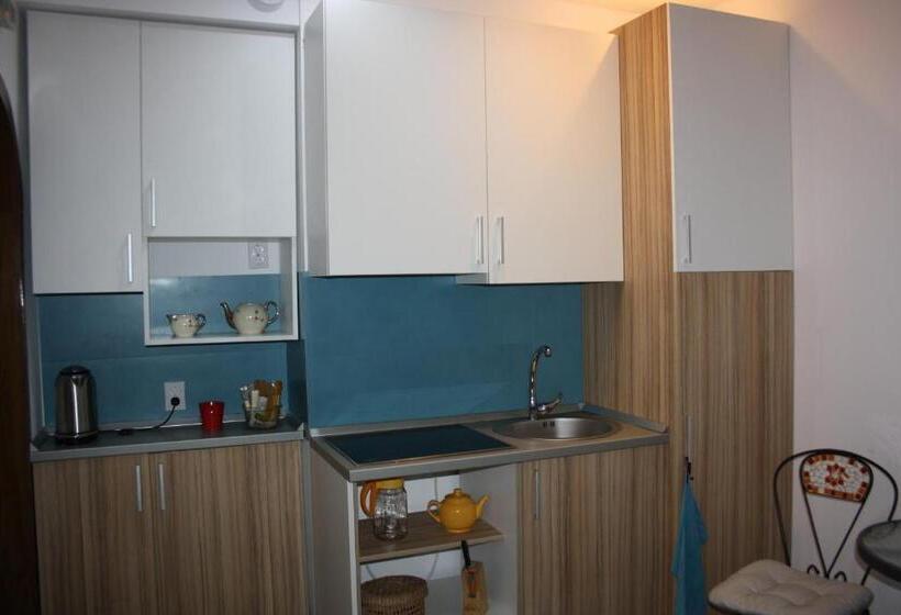 اتاق استاندارد, Retro Hostel