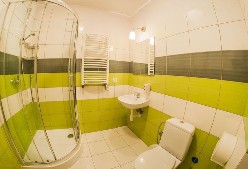 Номер Стандарт Четырехместный Совместный Санузел, Dizzy Daisy Hostel