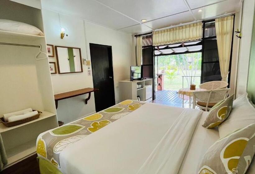 استودیوی استاندارد, Suan Ban Krut Beach Resort
