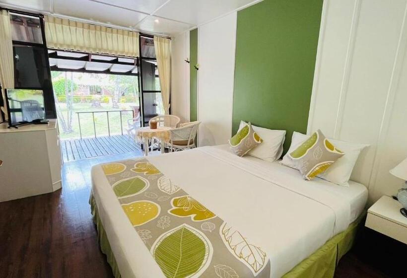استودیوی استاندارد, Suan Ban Krut Beach Resort
