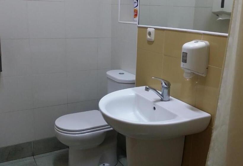 تختخواب در اتاق مشترک, Envoy Hostel & Tours