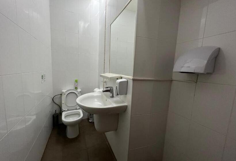 اتاق استاندارد, Envoy Hostel & Tours