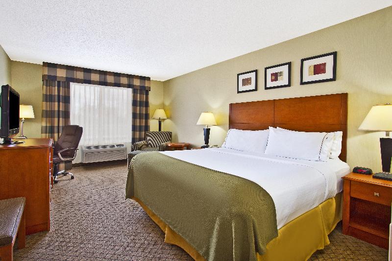キングサイズベッドのスタンダードルーム, Holiday Inn Express Hotel & Suites Goshen, An Ihg