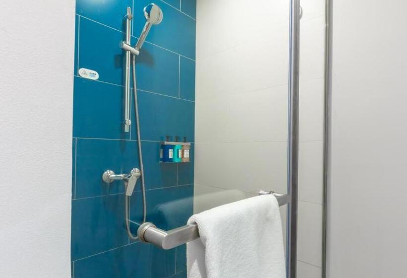 Standard Room Superior Floor, Holiday Inn Express Shanghai Pudong Airport, An Ihg