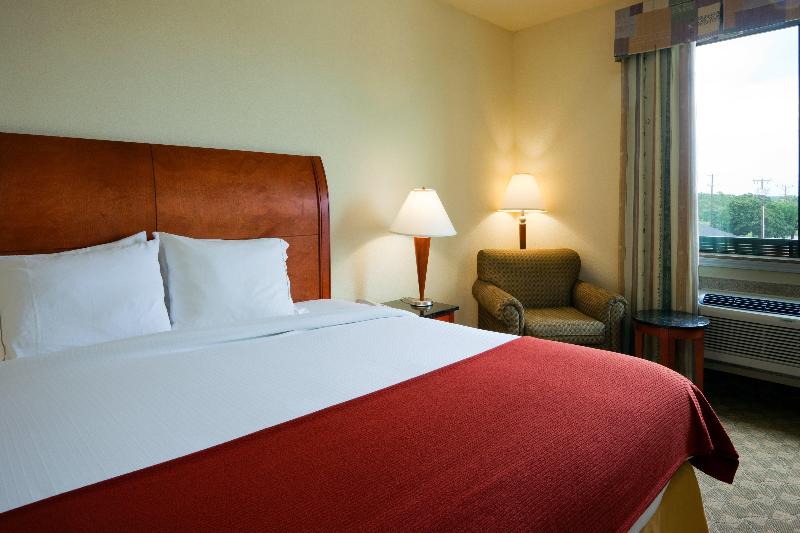 Люкс Кровать Кинг, Holiday Inn Express Hotel And Suites Fairfield North, An Ihg