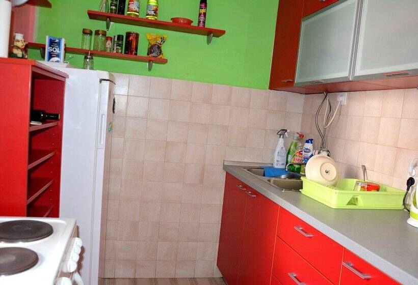 تختخواب در اتاق مشترک, Montenegro Backpackers Home Budva