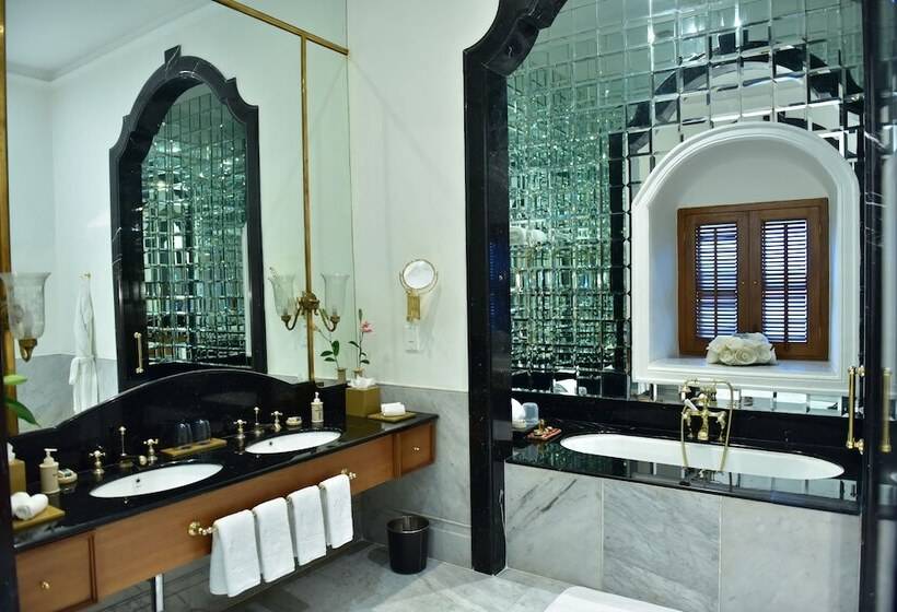 Королевский Люкс, Taj Falaknuma Palace