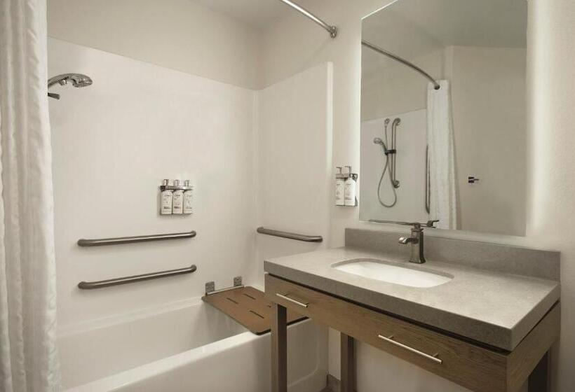 Люкс Адаптированный для Инвалидов, Candlewood Suites Buffalo Amherst, An Ihg