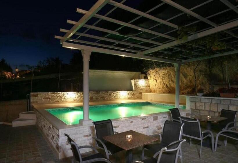 آپارتمان 1 خوابه با تراس, Kusalo Guesthouse