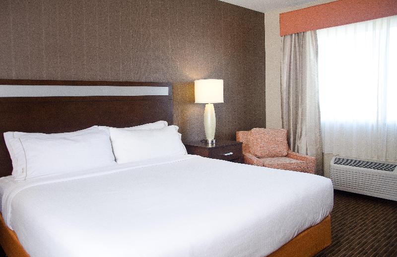 Номер Deluxe Кровать Кинг, Holiday Inn Express And Suites Rochester West Medical Center, An Ihg