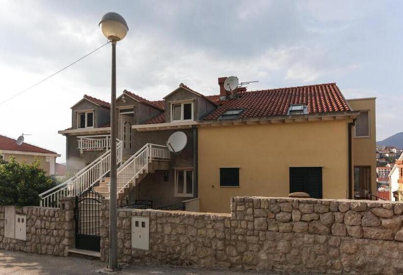 اتاق استاندارد با چشم‌انداز باغ, K Apartments
