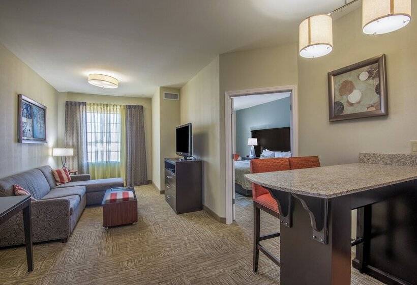 מיטת קינג בסוויטה, Staybridge Suites Amarillo Western Crossing, An Ihg