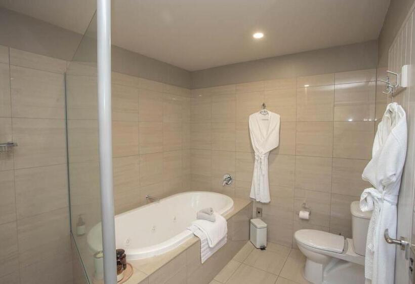 בית, 4 חדרי שינה, Dunluce Boutique B&b