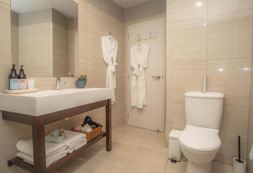 בית, 4 חדרי שינה, Dunluce Boutique B&b