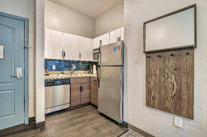 キングサイズベッドのスイートルーム, Staybridge Suites Tyler University Area, An Ihg