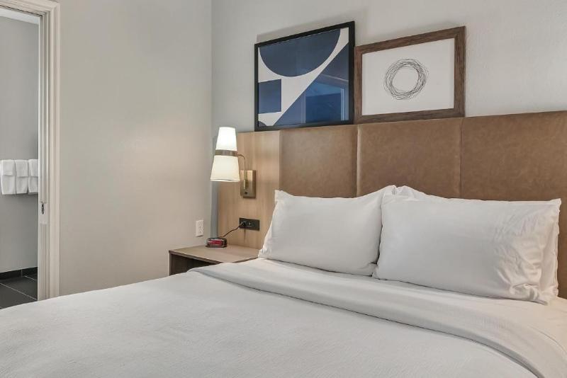 キングサイズベッドのスイートルーム, Staybridge Suites Tyler University Area, An Ihg