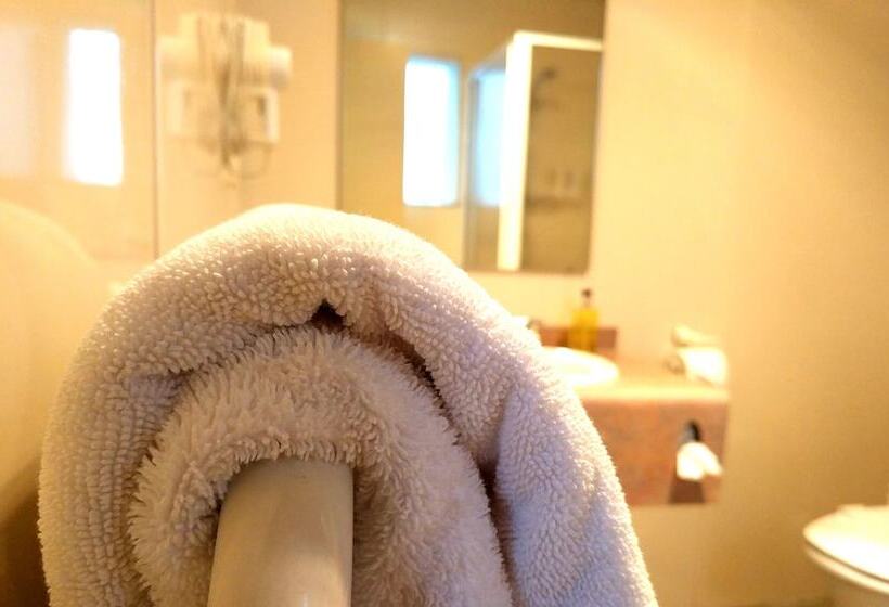 스탠다드 스튜디오, Braemar Motor Lodge