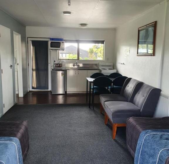 Семейные Апартаменты, Ohakune Court Motel