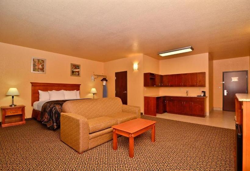 Deluxe Suite King Bed, Hiway Inn Express Of Broken Bow