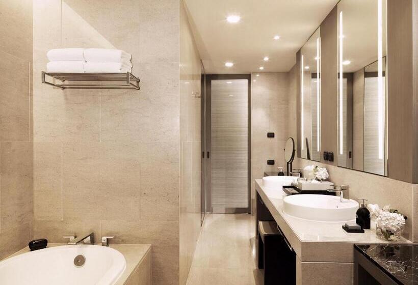 اتاق کلاب, The Okura Prestige Bangkok