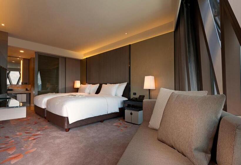 سوییت لوکس, The Okura Prestige Bangkok