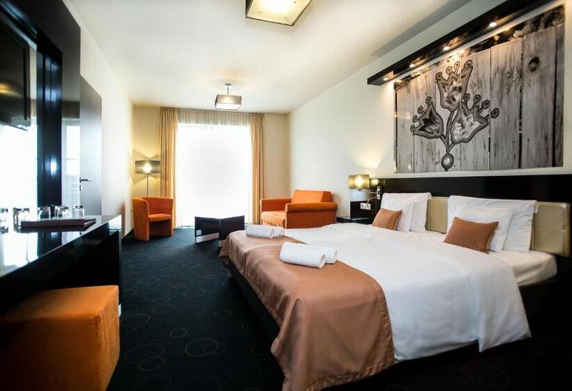 اتاق خانوادگی, Gotthard Therme Hotel & Conference