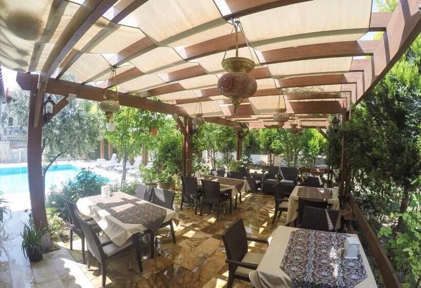 اتاق استاندارد سه نفره, Melrose House