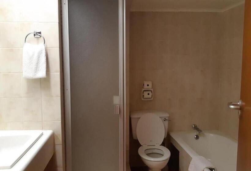 اتاق استاندارد, Safari Hotel & Convention Centre