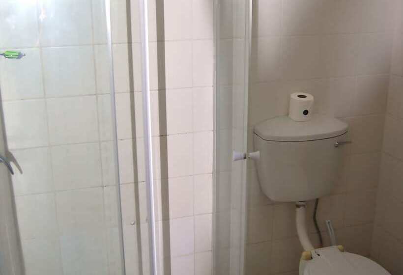 اتاق خانوادگی, Safari Hotel & Convention Centre