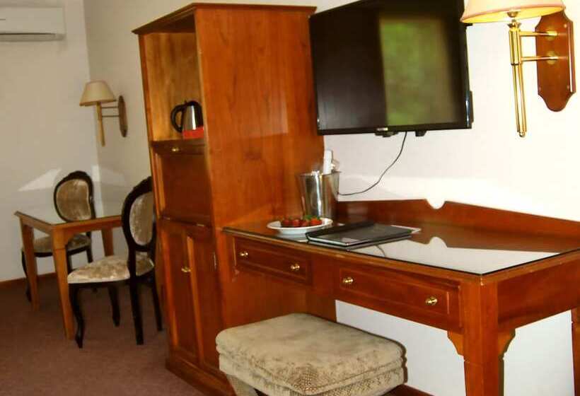 سوییت جونیور, Safari Hotel & Convention Centre