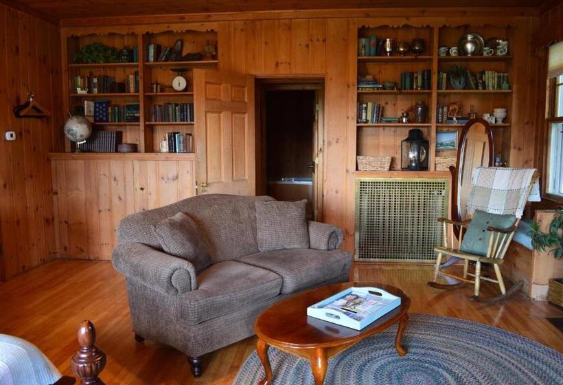 Люкс, The Brewster Inn