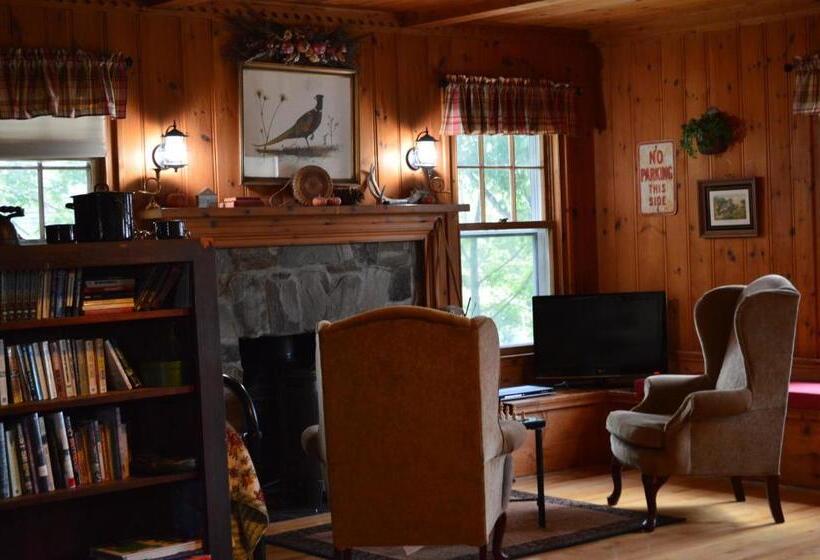 Номер Deluxe Кровать Кинг, The Brewster Inn