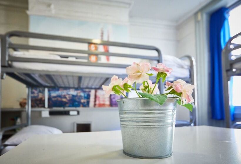 Кровать в Многоместном Номере с Общей Ванной, St Christopher S The Inn   London Bridge