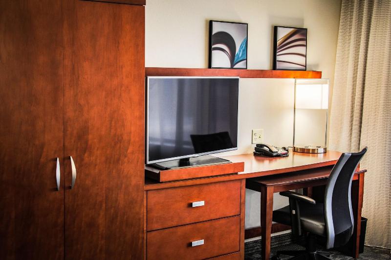 اتاق استاندارد با تخت بزرگ, Courtyard By Marriott Norman