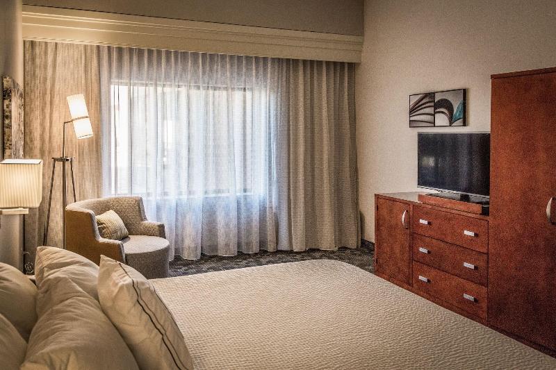اتاق استاندارد با تخت بزرگ, Courtyard By Marriott Norman