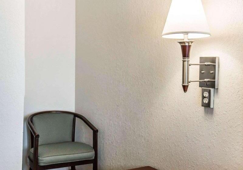 스탠다드 룸 킹사이즈 침대, Econo Lodge