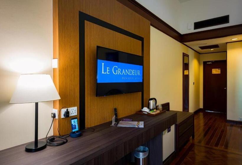 Номер Deluxe Кровать Кинг, Le Grandeur Palm Resort Johor